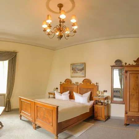 Vier Jahreszeiten 4*