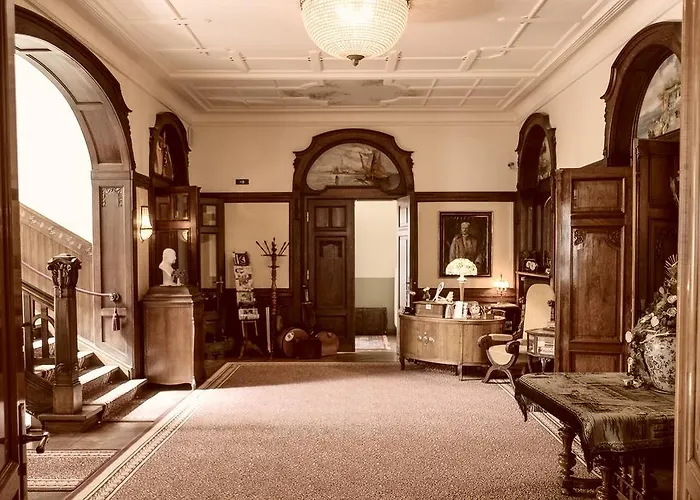 Vier Jahreszeiten فندق 4*