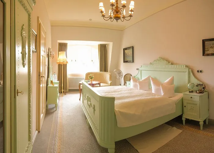 Vier Jahreszeiten فندق 4*