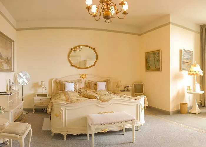 Vier Jahreszeiten فندق